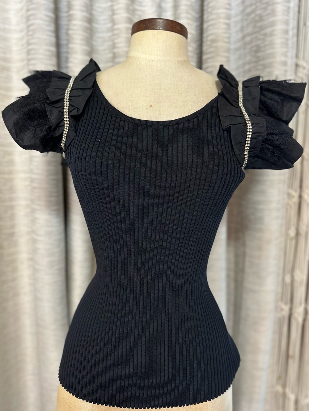 Gracia Black Ribbed Knit Top Rhinestone Ruffle Puff Sleeves Size Small